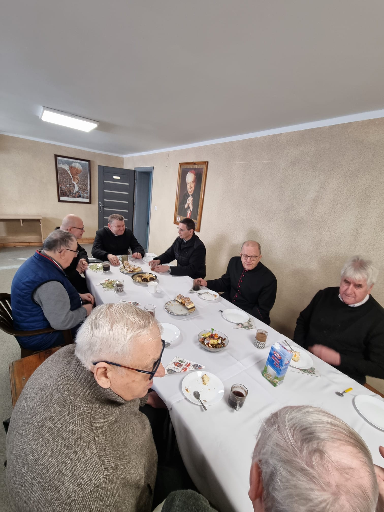 whatsapp-image-2026-02-26-at-08-32-08-5